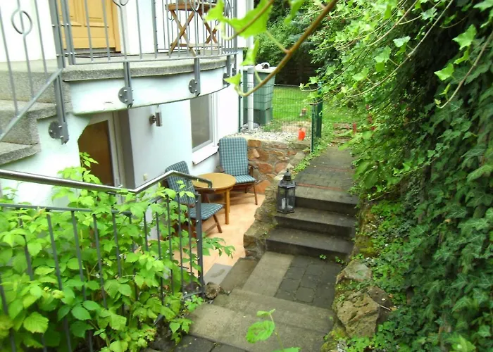 In Hahnheim, Rheinhessen * Hahnheim